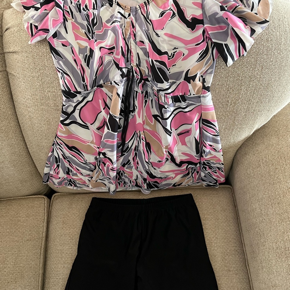 Stylish Pink and Black Women’s 2-piece Swimsuit